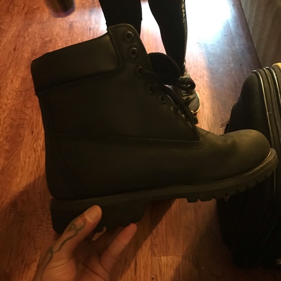 All black timberlands with the orange - Picture 2 of 6